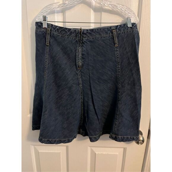 Banana Republic Y2K Denim Skirt. Zip in back. Size 12. - Picture 5 of 6